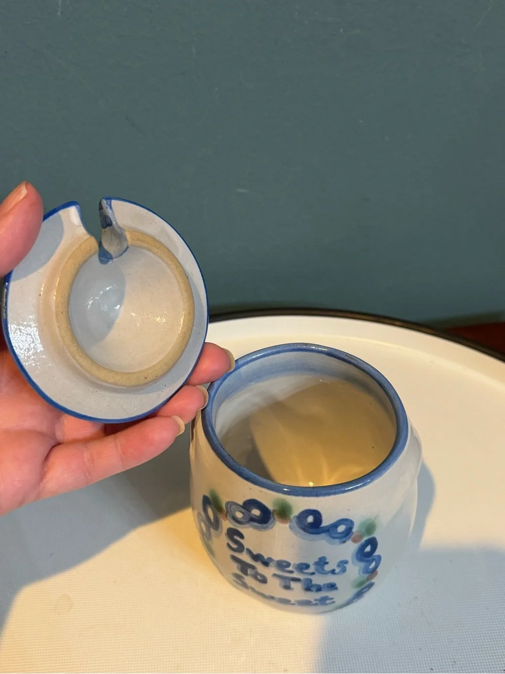 MA HADLEY POTTERY HONEY OR JAM POT 